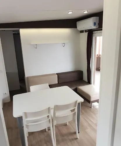 مكان تخييم Camping Girasole غيراسول