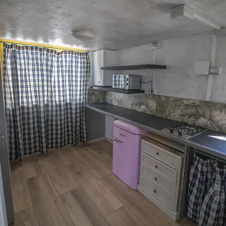 Camping Girasole مكان تخييم *