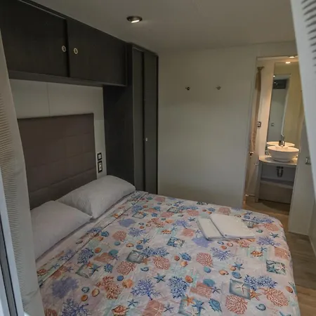 Camping Girasole مكان تخييم *