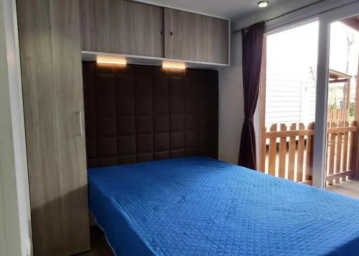 Camping Girasole مكان تخييم *