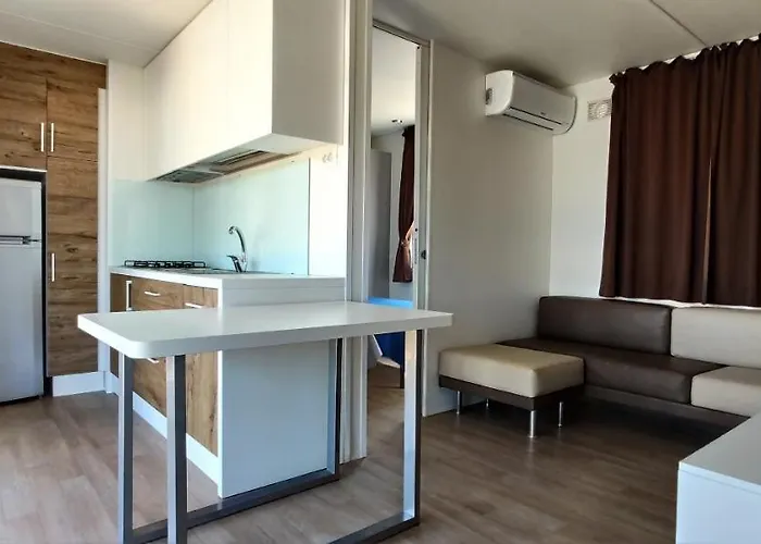 Camping Girasole مكان تخييم *